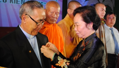 ส่งเสริมให้ความเมตตาอารีได้รับการพัฒนาเป็นความรักชาติ